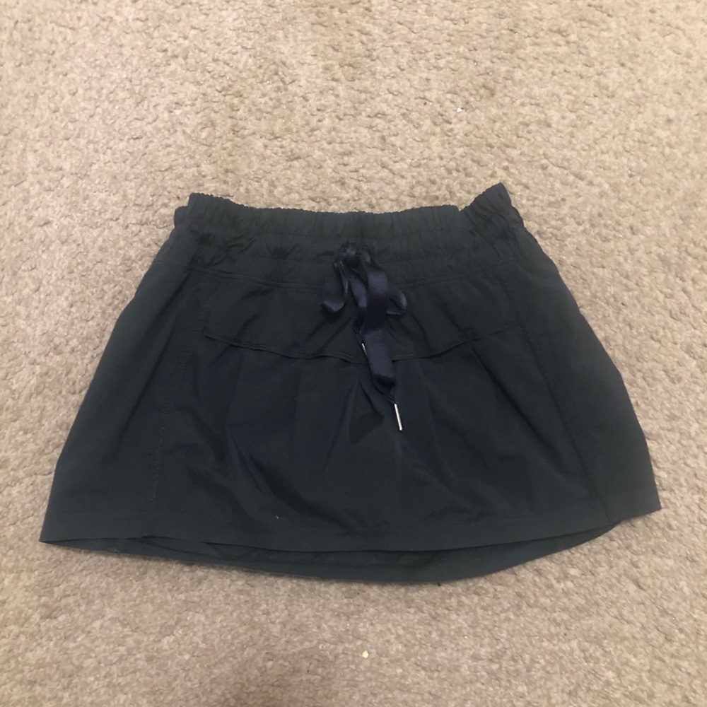 lululemon athletica black drawstring detail activewear size 4 Skort